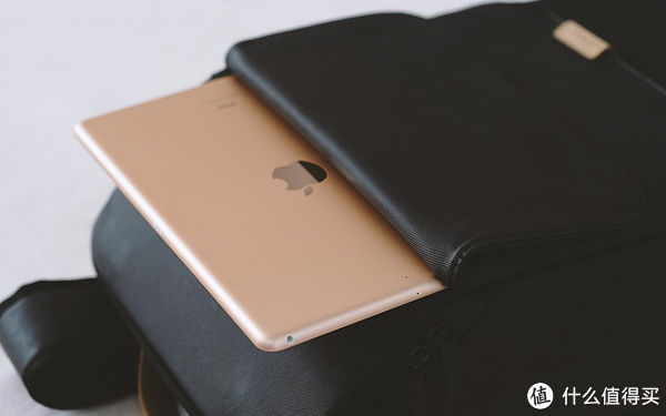 拉杆箱|君的生活日志 篇七十六:简约设计,丰富储物能力,地平线8号零感背包体验!