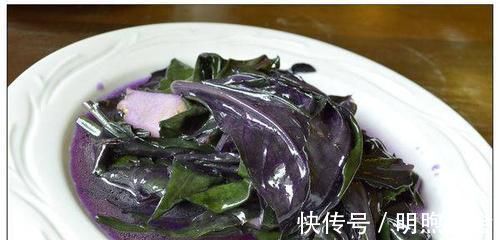 该植物的叶子臭臭的,动物不爱吃,却被人们做成美味佳肴