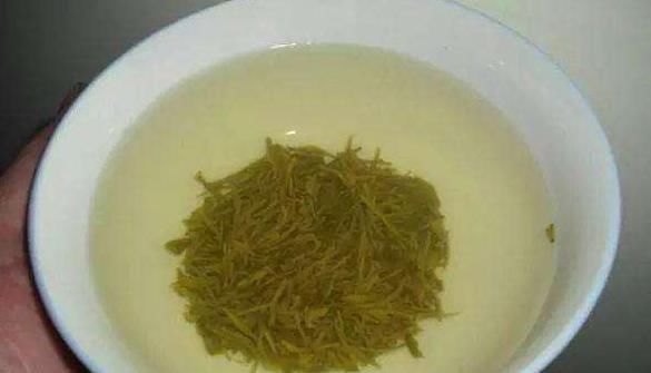 养花不够旺,用“3种溶液”浇灌一下,不仅长得旺,还越来越油绿