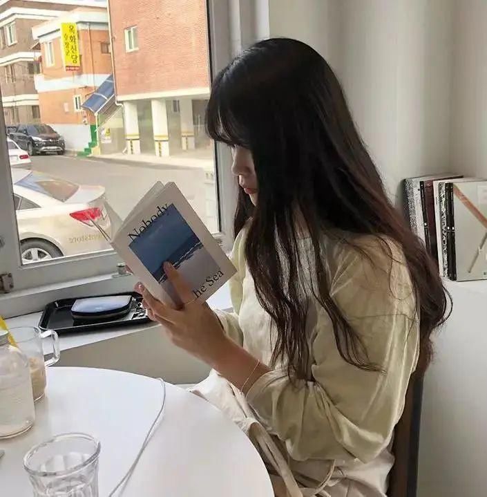 精致|29岁独居女孩公开卧室照片引热议：精致的生活，原来一点都不贵