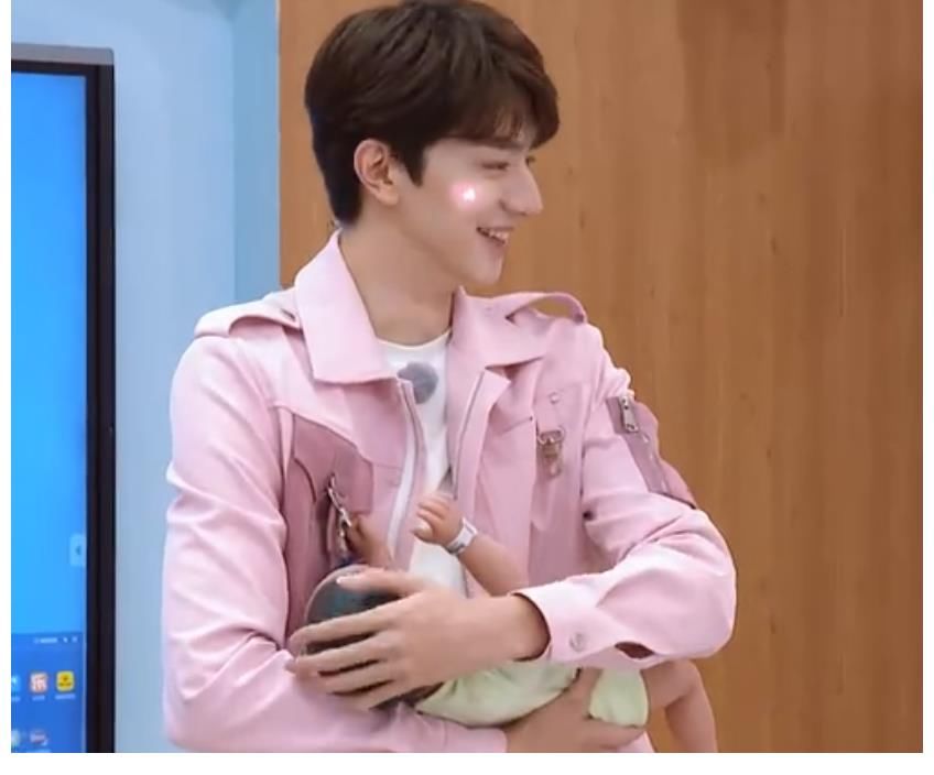 奔跑吧：杨颖开挖掘机技术不错，白鹿做菜手忙脚乱，林一体验喂奶