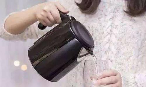 亚硝酸胺|隔夜水有毒 还能喝吗 终于有标准答案了,了解益健康