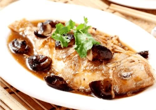 魚的三種烹飪方法:鍋熠、紅悶、紅燒如何烹飪?菜品艷麗滑嫩鮮美,寶媽、家庭主婦趕快試試吧
