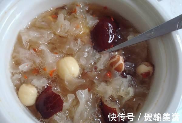冰糖|煮银耳汤,用红糖好还是冰糖好?两者效果完全不一样,别用错了