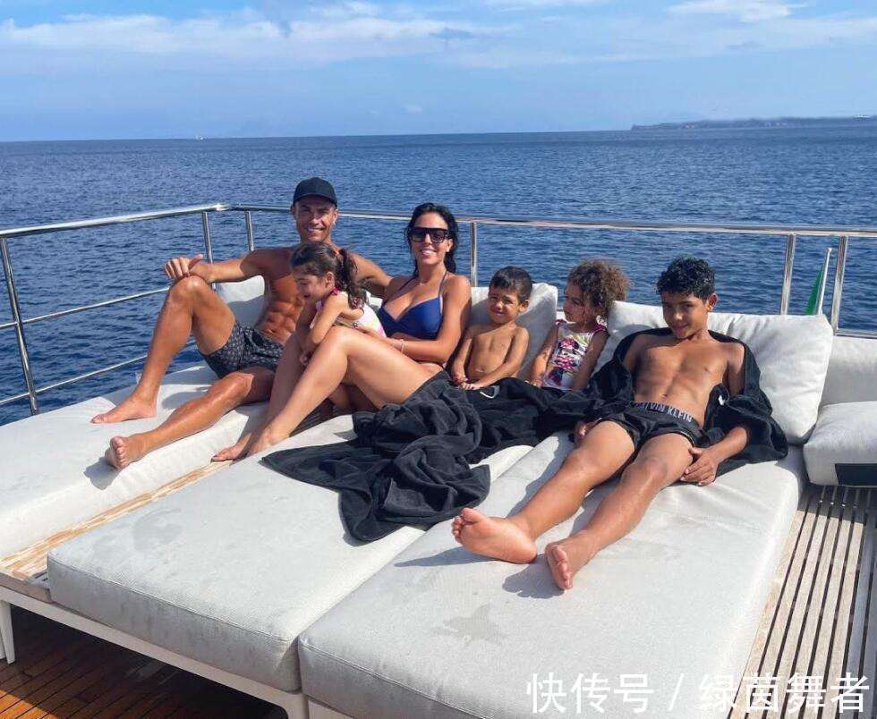 首饰|C罗夫妇有多“壕”?戴1000万名表,婚戒超500万,首饰盒都是天价