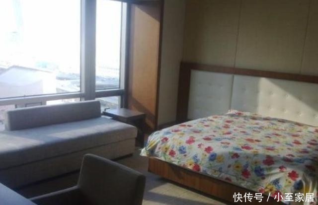 别墅|走进姚明在美国的豪宅,全家都是雕花实木家具,骨子里是很传统的