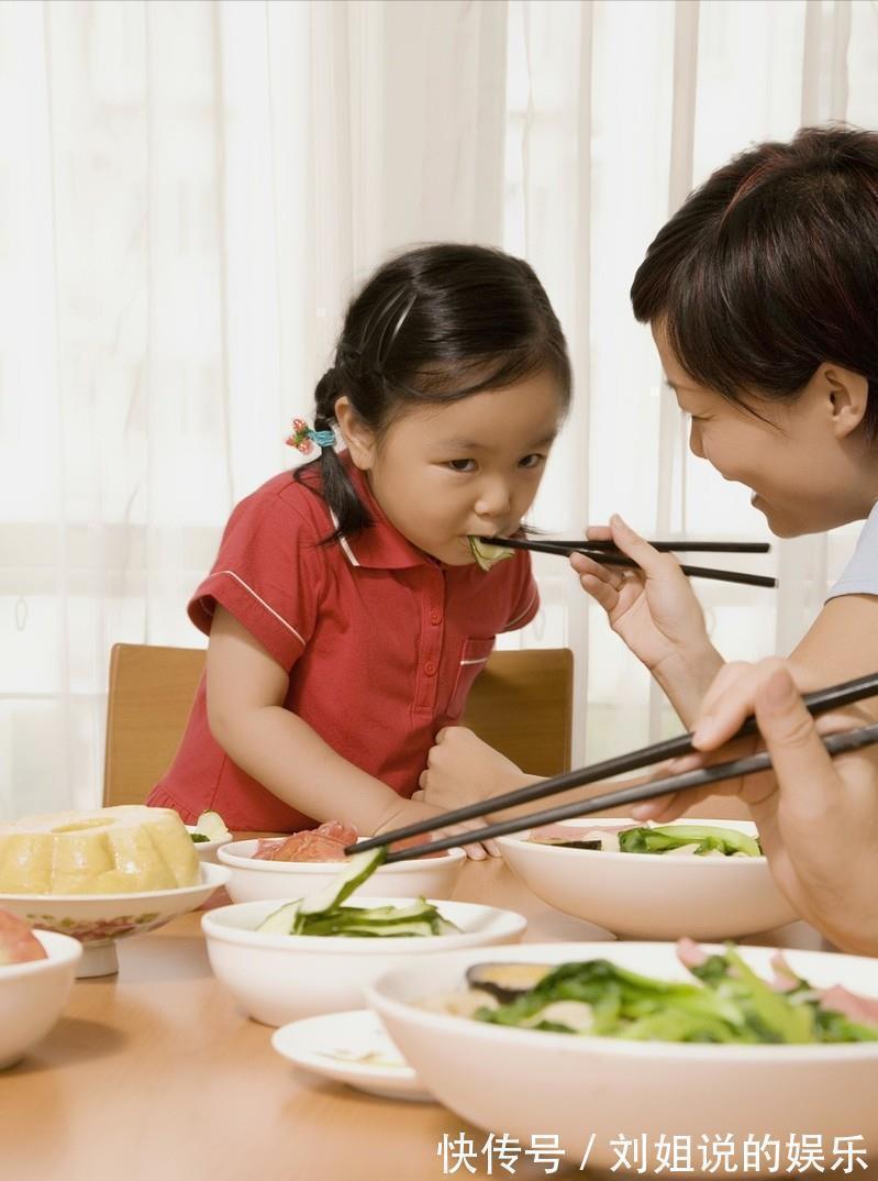 一日三餐|饭桌上给孩子使规矩，婆媳都气得吃不下饭，这是怎么了？