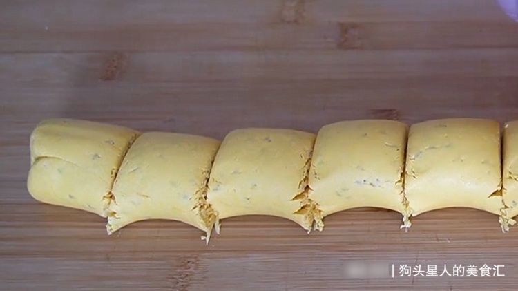 南瓜家常做法太好吃了,不放一滴水,香甜软糯不粘牙,孩子抢着吃