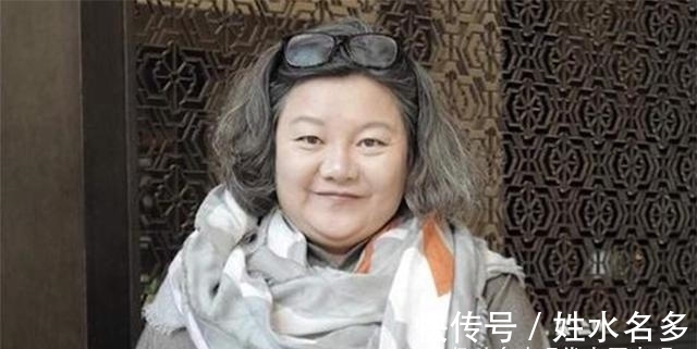 洪晃@洪晃:女人没睡过男人算白活,睡1个算亏本,5-10个才够本