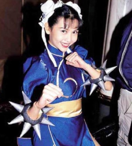 cos|程潇COS春丽胜在大腿够壮,日本原型胜在够美,最经典的却是她