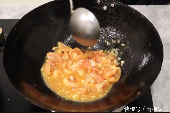 番茄炒鸡蛋,先炒番茄还是鸡蛋?很多人弄错,难怪难吃,腥味重