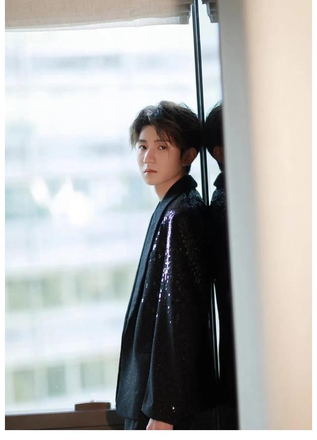 晚會(huì)|王源參加2021央視中秋晚會(huì)，獨(dú)唱眾人好評(píng)，全場(chǎng)最高熱度意料之中