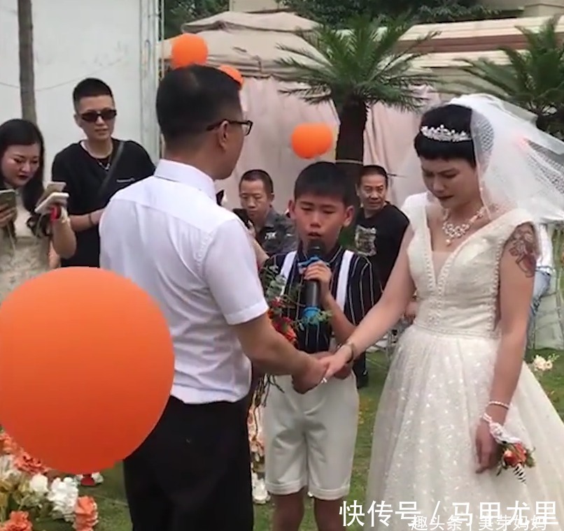 一番话|12岁男孩参加妈妈二婚典礼,一番话感动全场,妈妈哭成泪人