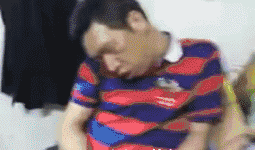 |搞笑GIF：大姐 你穿的是假裙子吧 起跳那一下真的吓到我了