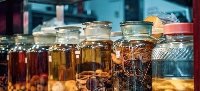 卖出|一年卖出100亿,这瓶不到20元的酒,让茅台五粮液都不敢轻视!