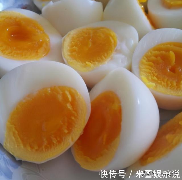 鸡蛋壳|超市买鸡蛋时,白壳和红壳鸡蛋哪个好?农场员工说漏嘴:别瞎买了