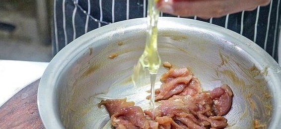水煮肉片怎样做才好吃大厨教你小技巧,肉片滑嫩鲜香,开胃下饭