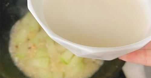 清热解暑|天热多吃这道菜,清热解暑又补水,简单一炒,比吃肉还香