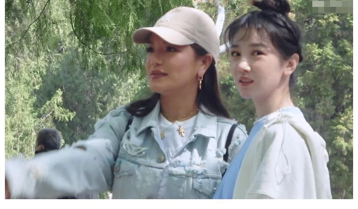 大妈|陈小纭误入相亲角，大妈大叔都来询问，但进北京相亲2群都没资格