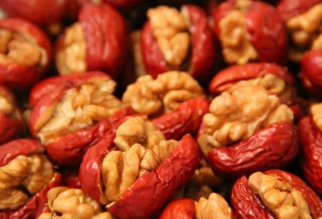 春天吃红枣,教你1个做法,不煮粥不蒸饭,每天吃点红润有气色