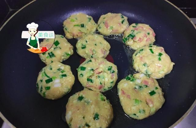 这食材常被扔掉,怪可惜的,用来做早餐饼,鲜香营养,孩子抢着吃