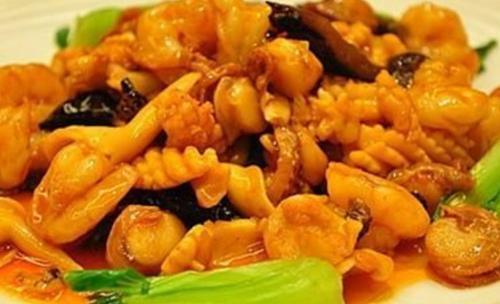 预备几个年夜饭的菜,可以试试锡纸牛肉、海味全家福、藤椒鸡