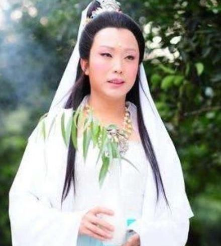 唯独|6个版本“观音菩萨”,前五位都只是在模仿,唯独她被路人跪拜