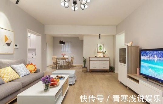 她家148平米,进门就被玄关迷住,不做吊顶跟背景墙,阳台超漂亮