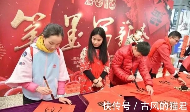 佳对#厕所贴出上联:“大开方便之门”,此人对出下联,堪称经典佳对