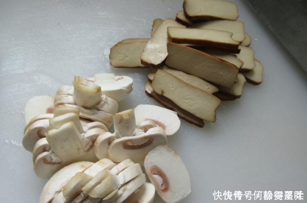 “最通便”的蔬菜被发现,便秘的人要常吃它,隔天能拉出黑臭巨便