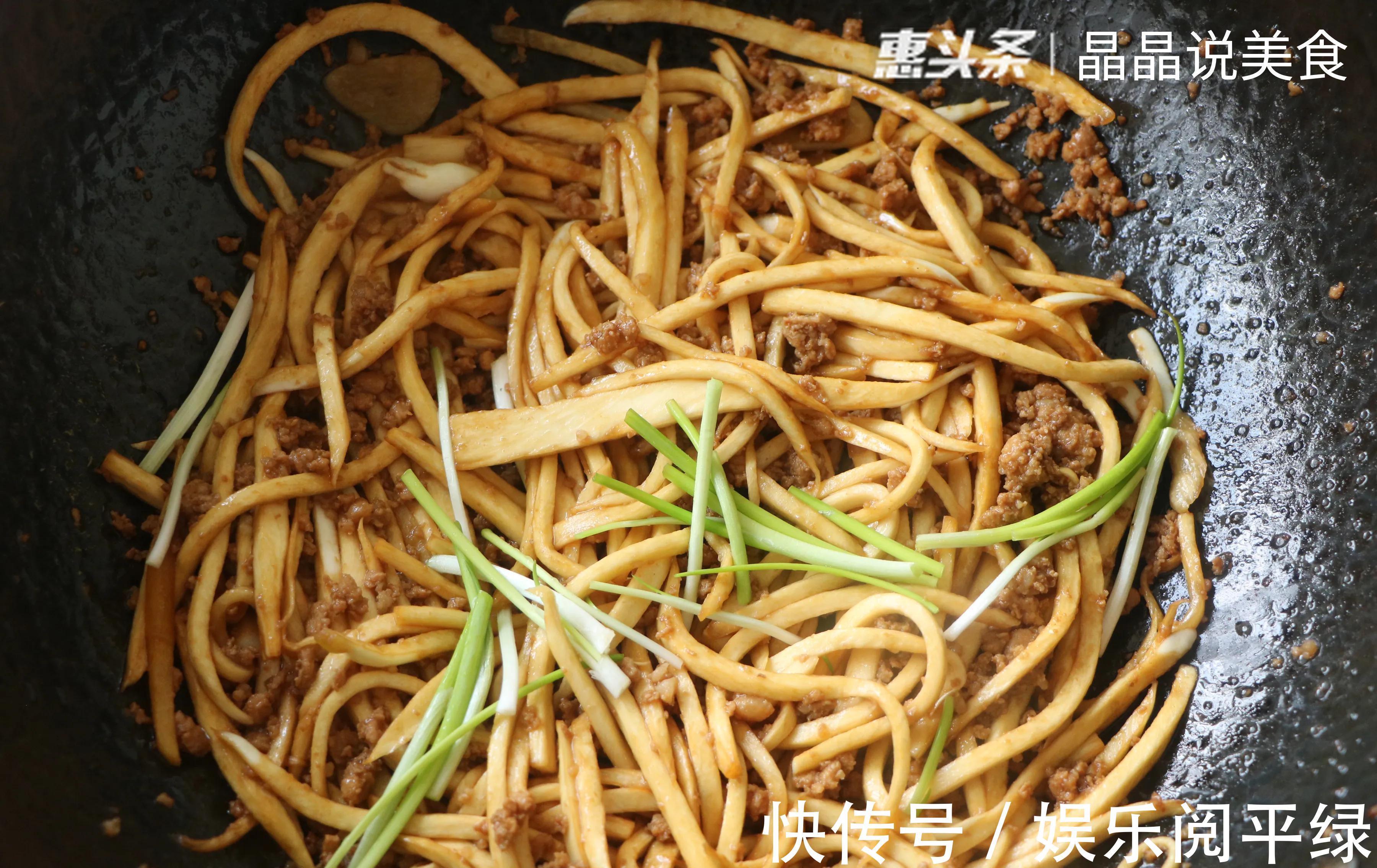 茭白|天气热没胃口,不知道吃什么,这样的家常小炒开胃下饭