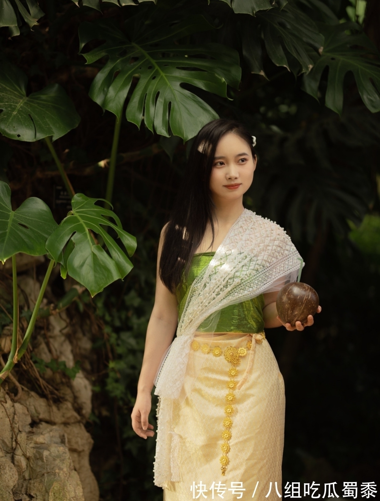 红尘@七绝·十三首丨长鞭战马边关上,忍见夷蛮膝下侯