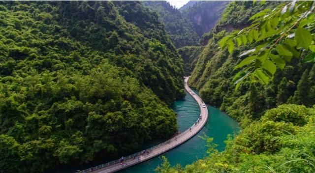 浮桥|湖北有一景区山势雄伟，有大小岩山五座，有着廊桥遗梦的美称