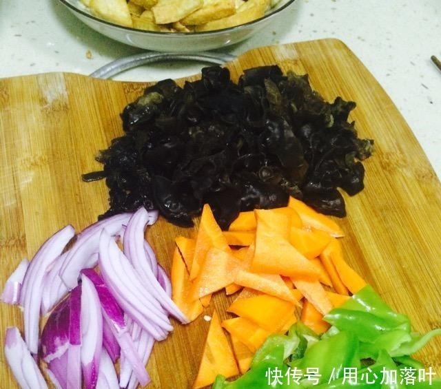 老人|豆腐这样做,简单快捷,好吃还下饭,四季可食,老人小孩都喜欢吃!