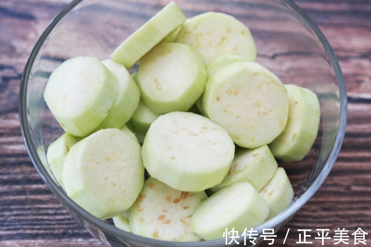 面糊|外焦里嫩煎茄饼，低卡美味放心吃，建议孩子多吃