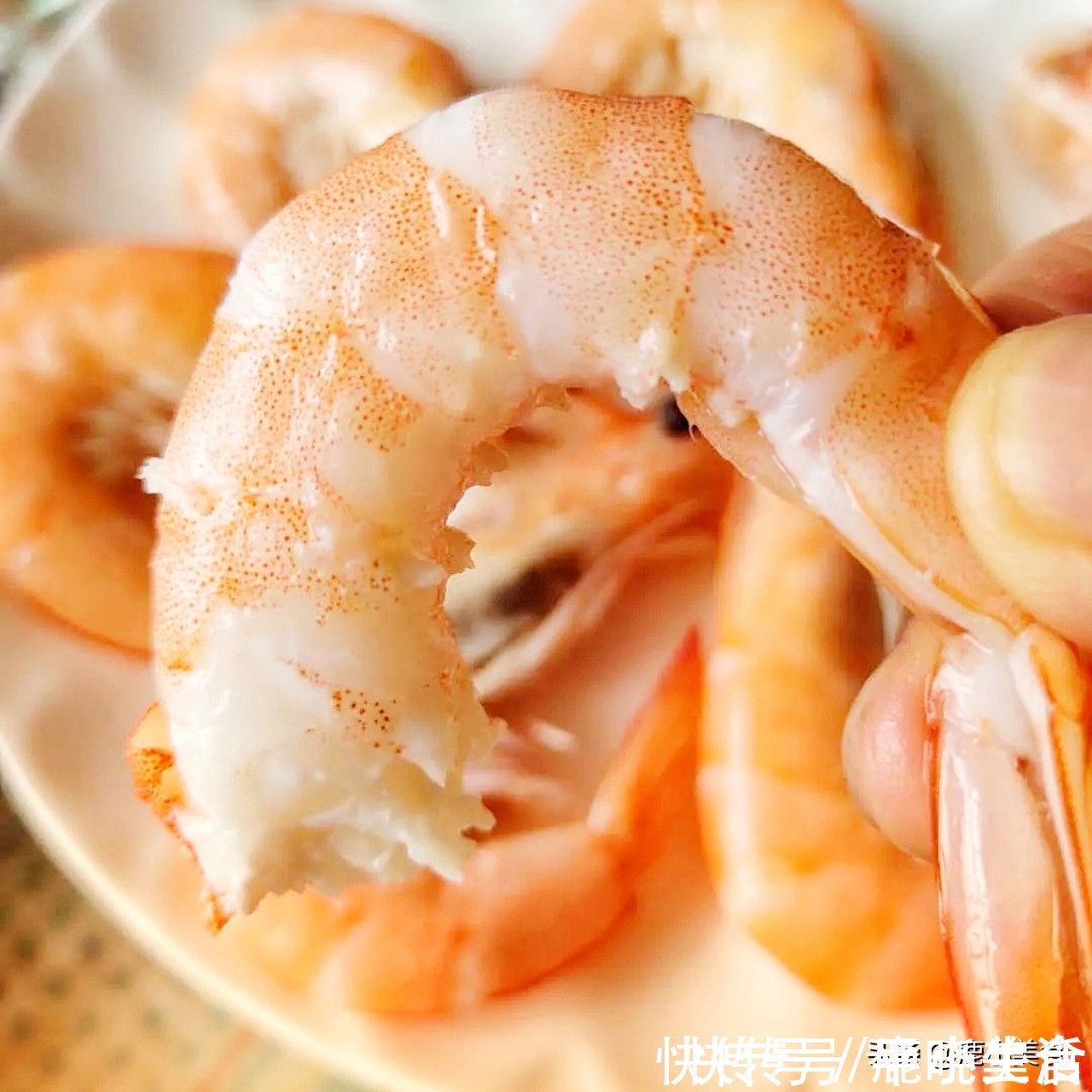 大虾|白灼虾该煮多久？冷水煮还是沸水煮？教你技巧，虾肉弹嫩爽口无腥