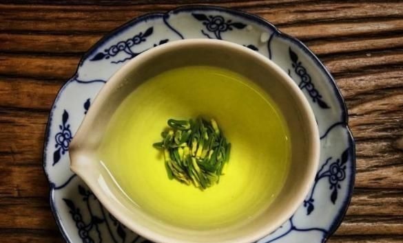 莲子芯|长时间失眠的人,常喝3种水,躺下就睡着,一觉到天亮!