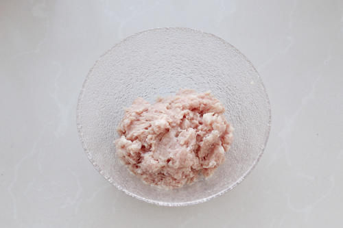 玉米淀粉|肉丸子不用油炸,蒸一蒸就上桌,香嫩好吃营养不流失,老少皆宜