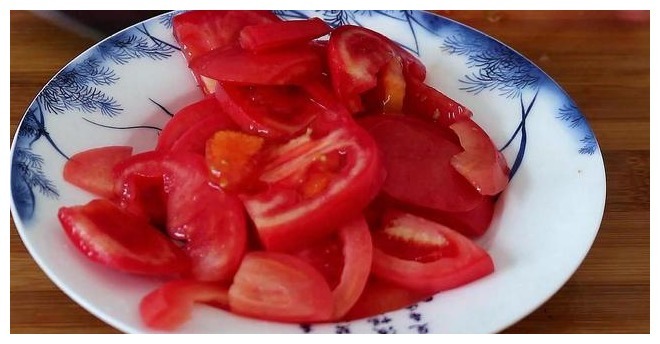 2元豆腐,2个西红柿,比吃大鱼大肉还香,大人孩子都爱吃