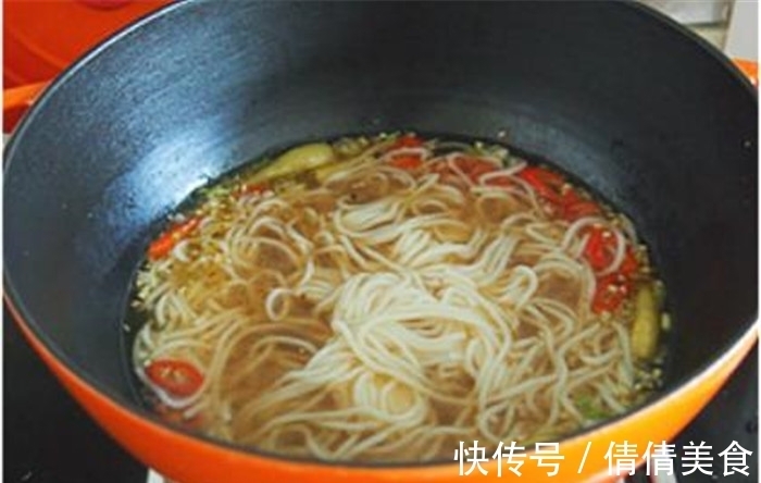 肥牛|大冷天最适合做的简易餐,10分钟就搞定,有素有肉营养全