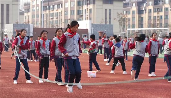 坊子区|坊子区兴国小学在山东省中小学体能与运动技能发展交流研讨会上做现场展示