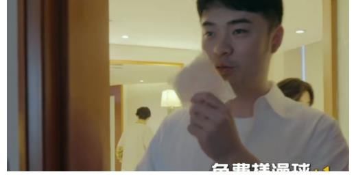 邓超、陈赫和鹿晗去帮彭彭收拾行李，连酒店的沐浴露都不放过？