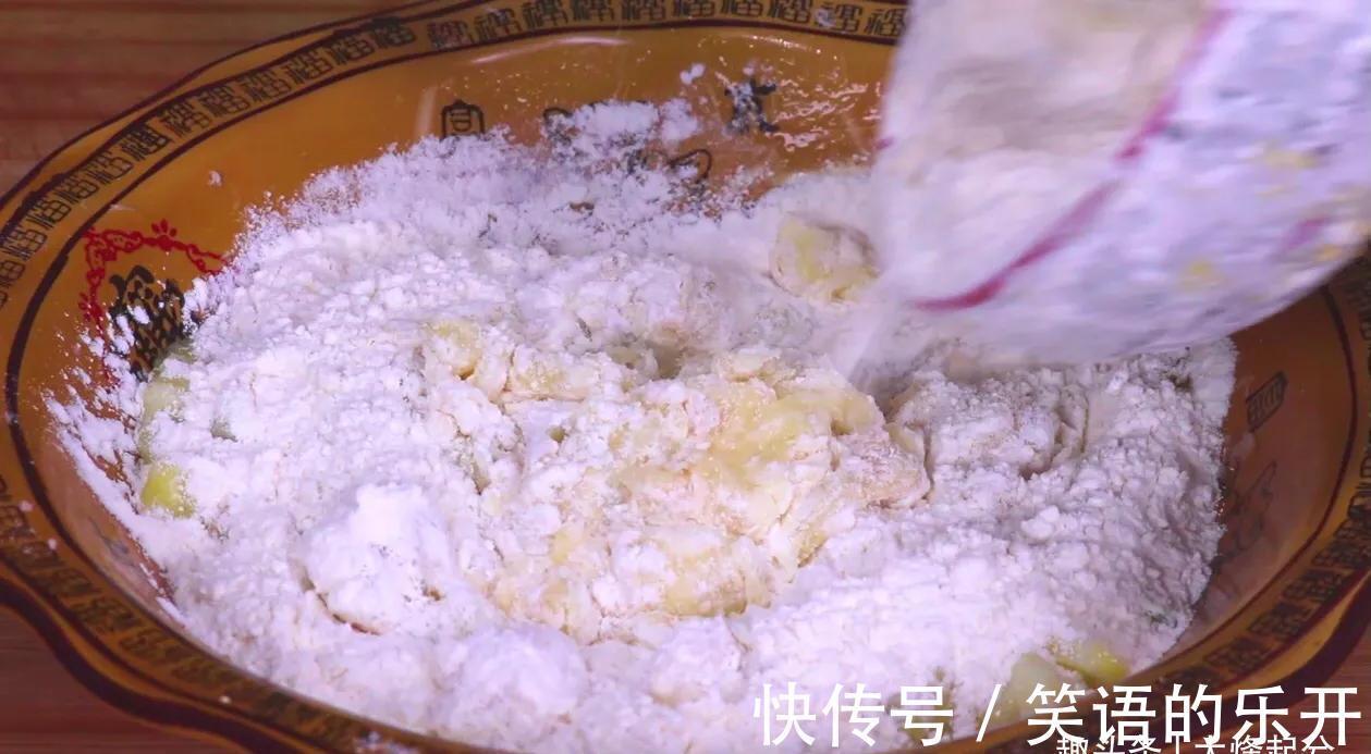 老人|山药最好吃做法,打2鸡蛋,做出柔软又香甜,家里老人孩子都爱吃