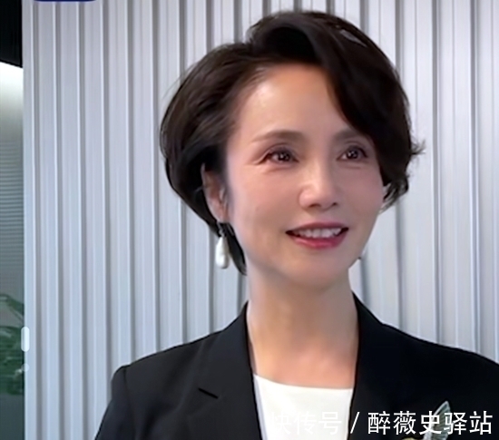 60岁央视新闻主播徐俐宣布退休，眼含热泪与观众告别
