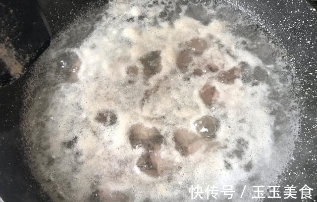 干辣椒|牛肉炖土豆天冷暖胃滋补菜,冷水下肉,肉质鲜嫩有嚼劲