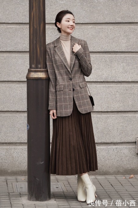 搭配|今年建议多穿“半身裙”,搭配针织衫、西装、大衣,保暖又时髦
