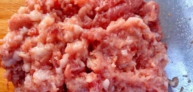 拌猪肉饺子馅时,加水万万不可,省掉这一步,饺子馅更鲜更嫩
