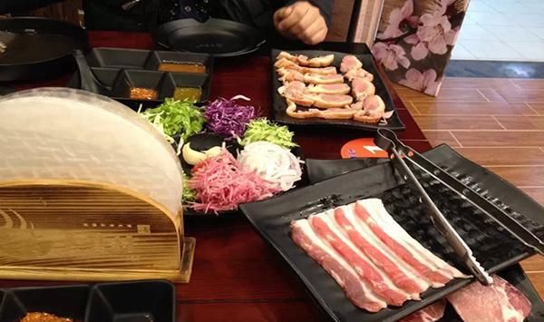  牛肉|“注胶肉”被揪出来了，味道虽好，却含有很多添加剂，尽量不要吃