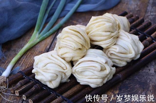好吃|这花卷，出锅就吃了4个，比酵母馒头好吃10倍，做法特别简单！