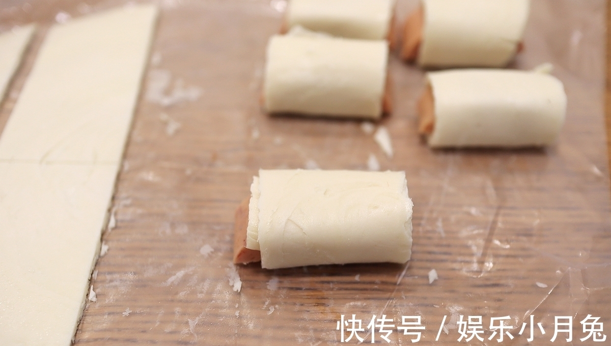 手抓饼|用手抓饼做的午餐肉酥皮卷,8分钟出锅酥嫩嫩,省事又好吃